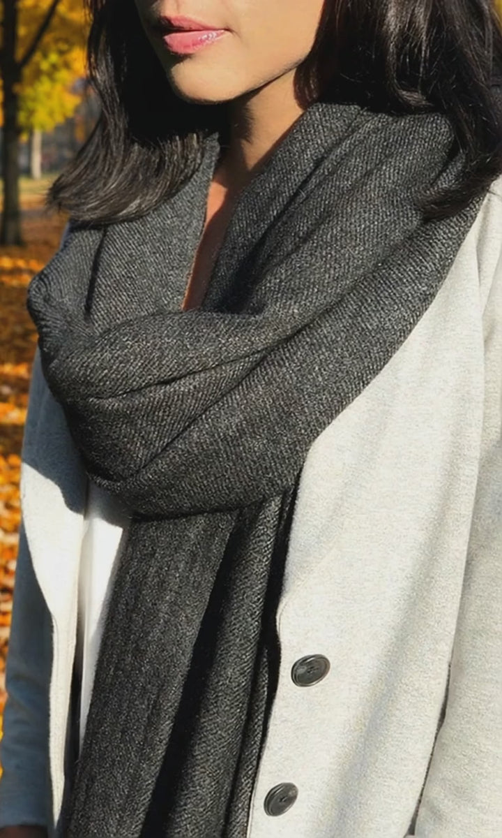 Luxurious Black Handloom Cashmere Scarf for Ultimate Comfort