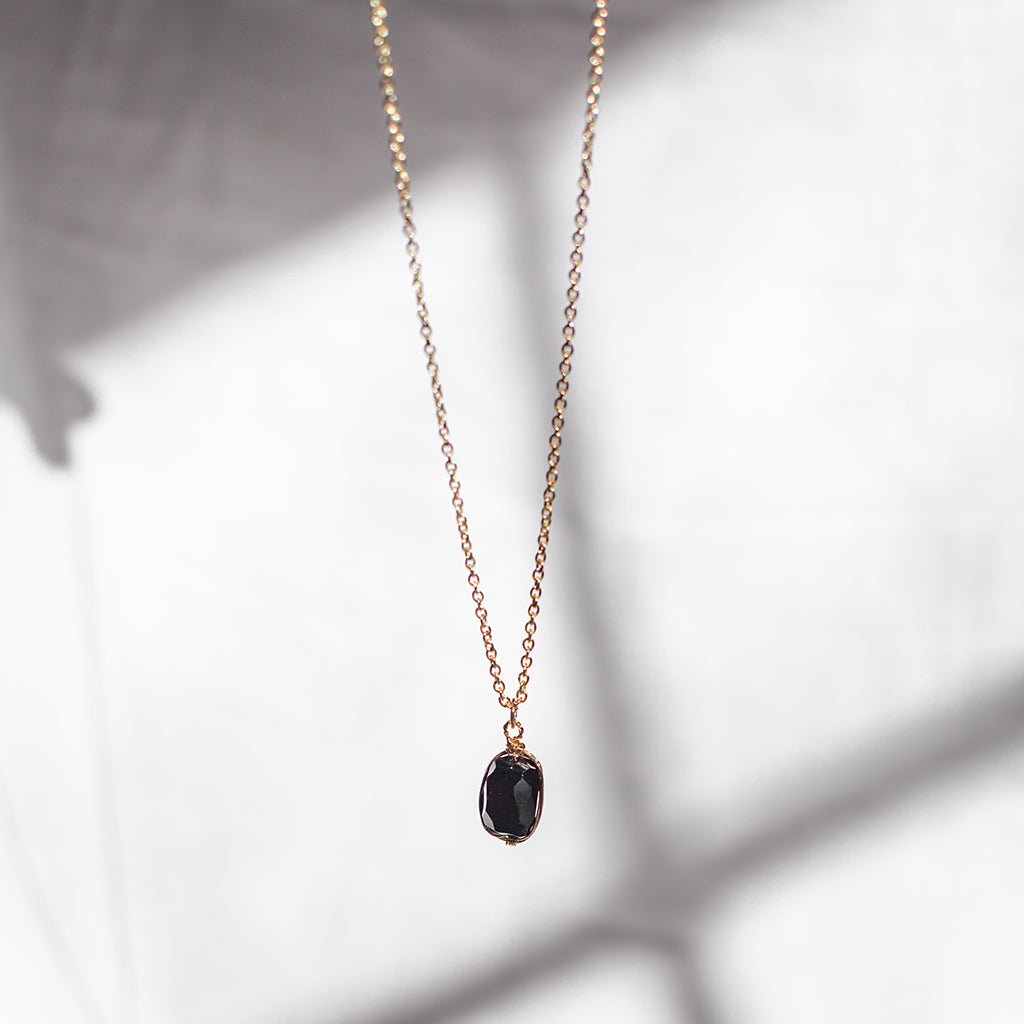 Black Quartz Pendant Necklace - EcofiedHome